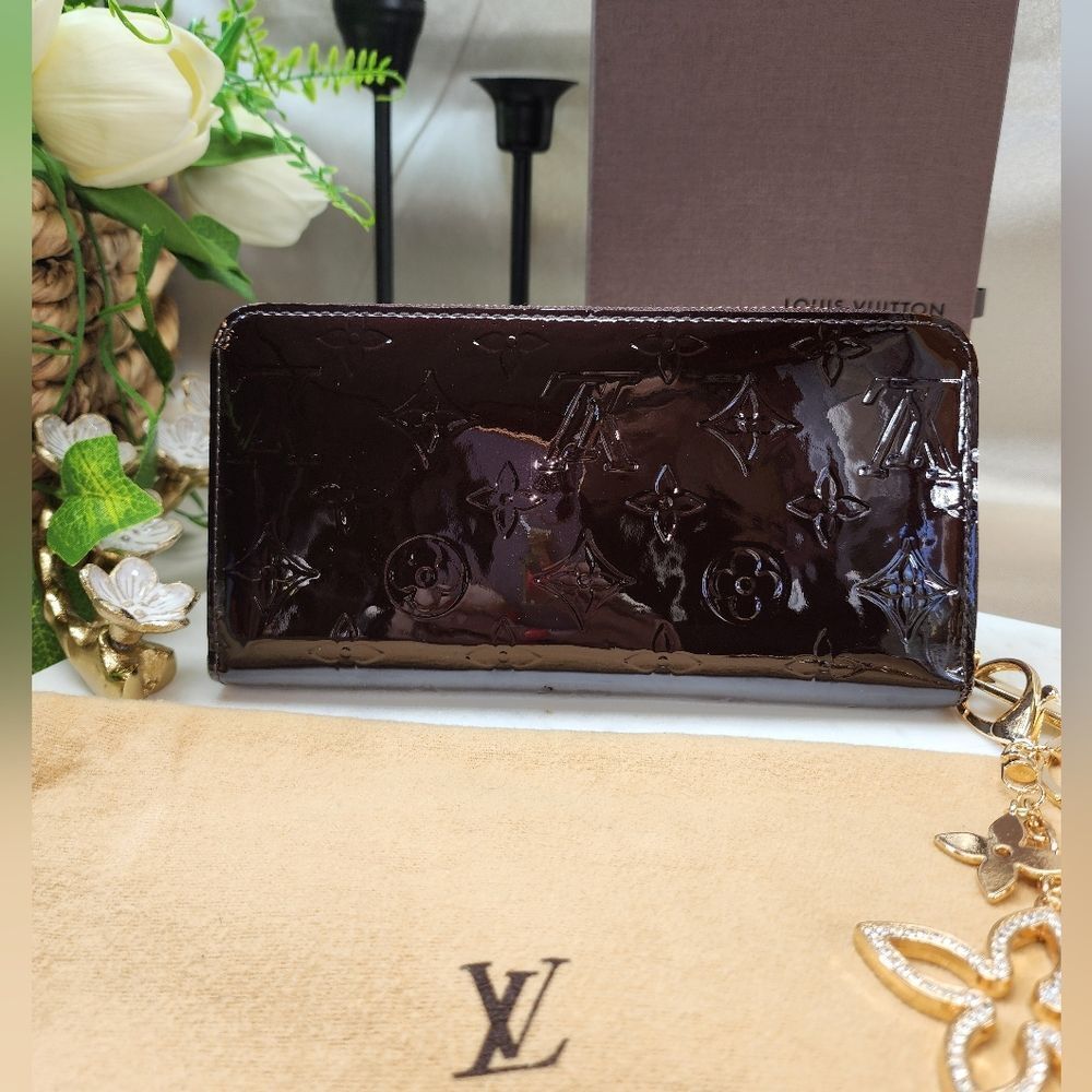 Authentic Louis Vuitton Vernis Amarante Zipper Wallet w/ Dust Bag and Box - Picture 3 of 17